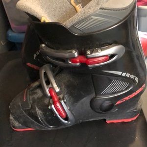 Kids ski boots